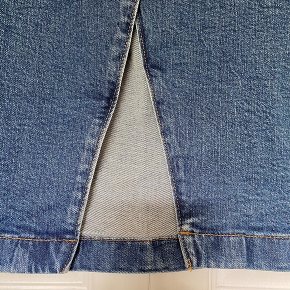 Madewell Denim Mid length Skirt. Front Slit with angle buttons -Sz 28 - Picture 3 of 15